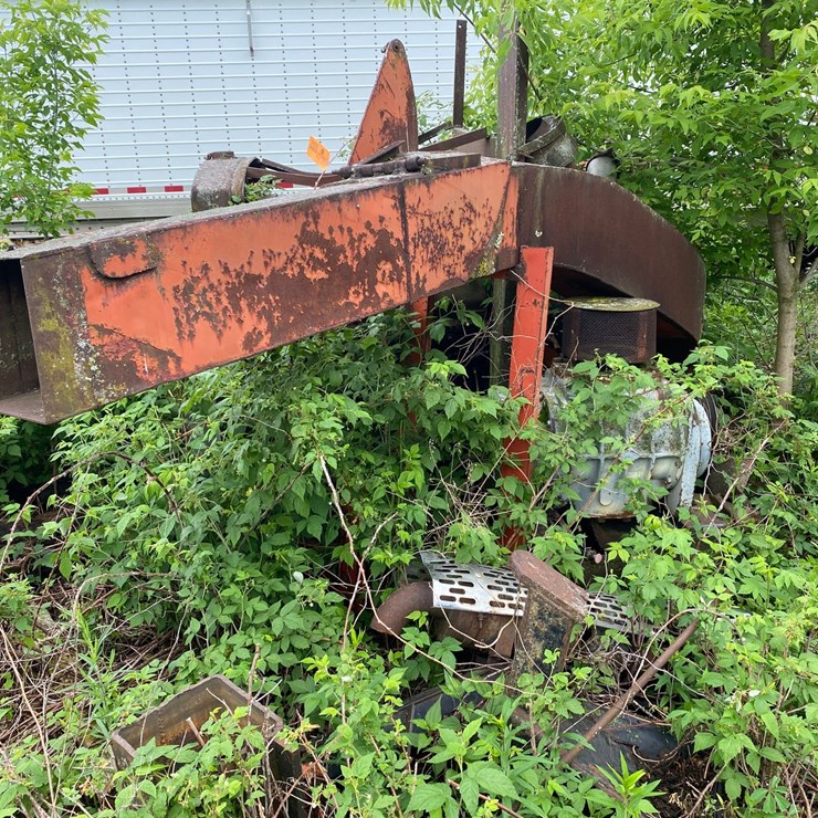 #1622 • Mack Engine Powering Portable Chipper