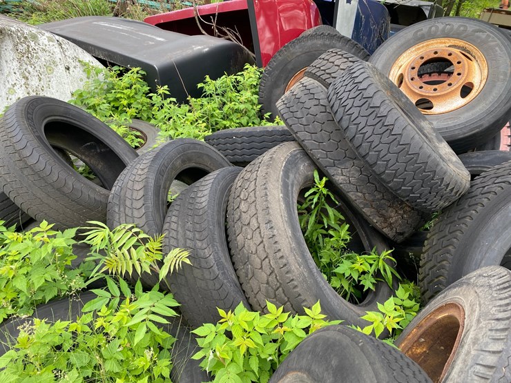 #1586-•-assortment-of-tires-and-rims-image-8