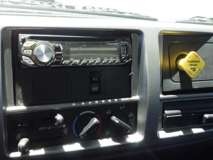 2015-hino-338-image-33