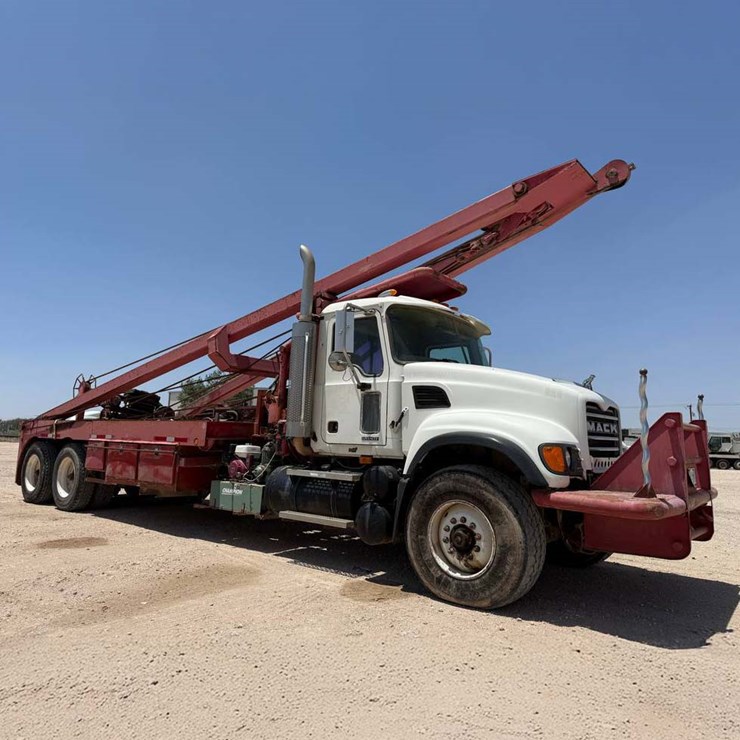 MACK CL713