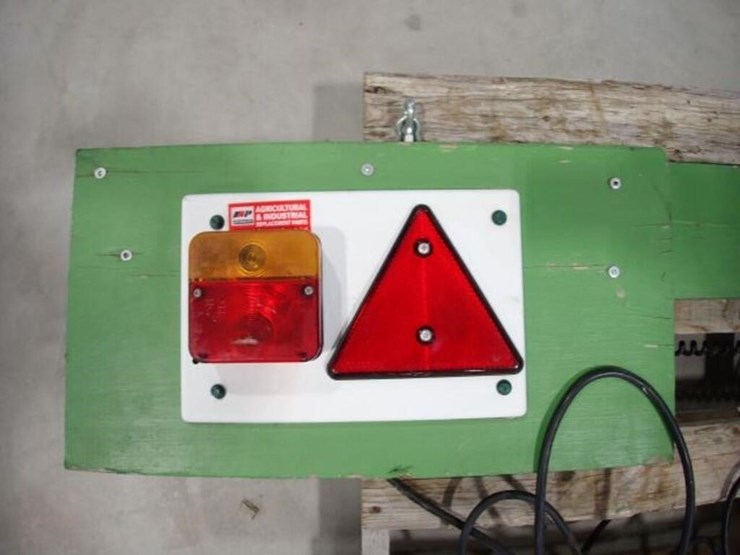 portable-hook-on-trailer-light/signal-bar-image-10