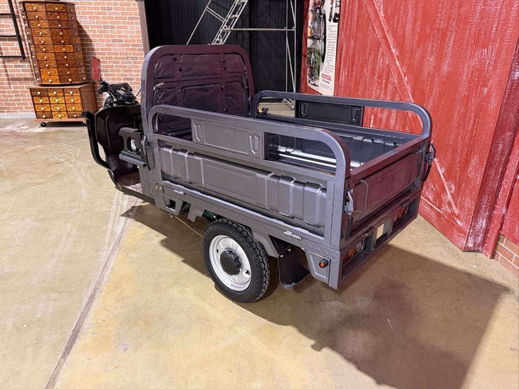 black-iret13-electric-utility-tricycle-image-5