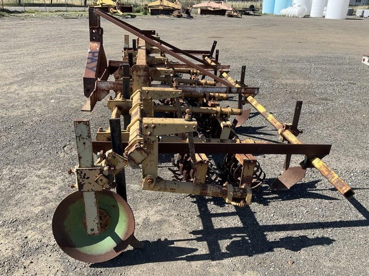 custom-3-pt-3-row-60"-rolling-cultivator-image-7