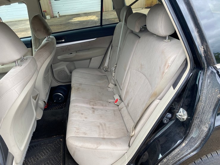 #1394-•-2013-subaru-outback-all-wheel-drive-image-17