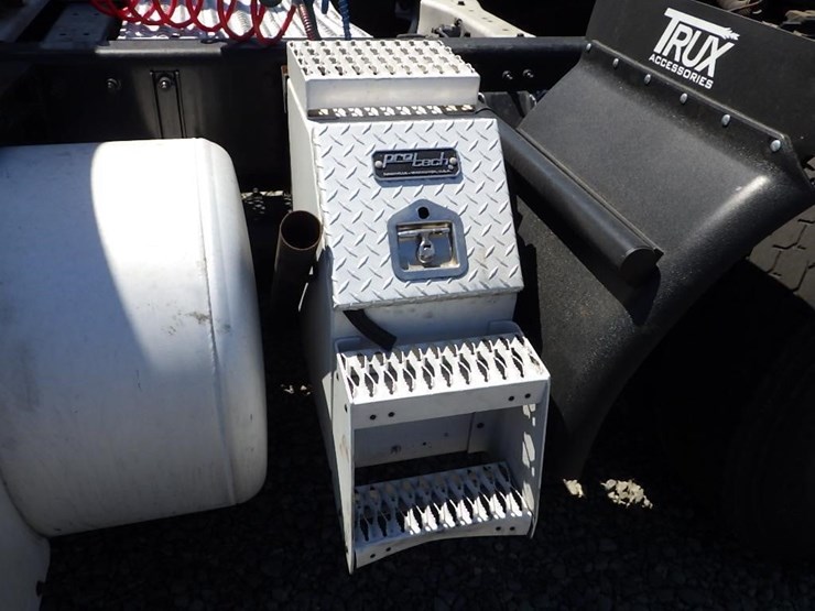 2012-peterbilt-386-image-16