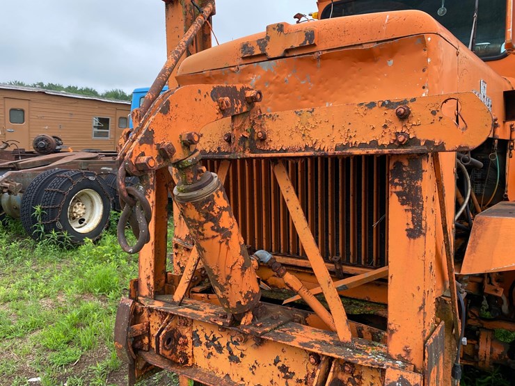 #1569-•-oshkosh-semi-tractor-image-18