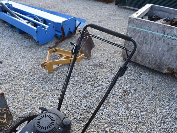 echo-bear-cat-wheeled-trimmer-45947-image-4