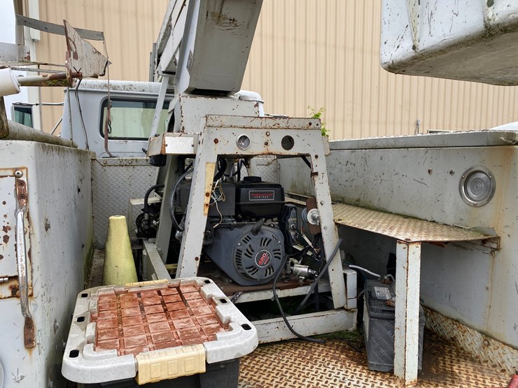 #1561-•-1988-international-boom-service-truck-image-13