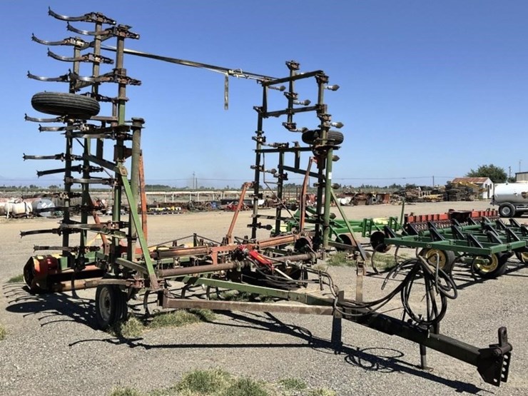 glencoe-30'-fold-up-field-cultivator-image-1
