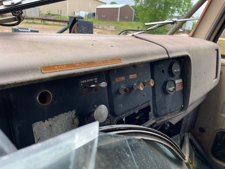 #1381-•-international-f-2674-tri-axel-dump-truck-image-22