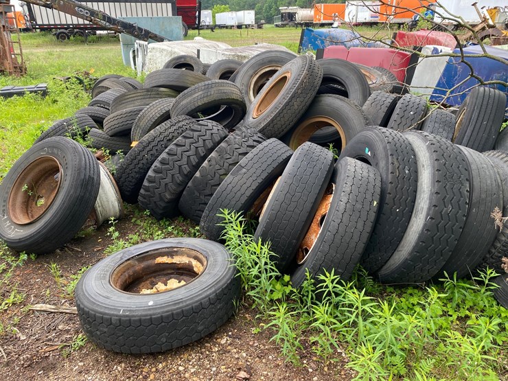 #1586-•-assortment-of-tires-and-rims-image-2