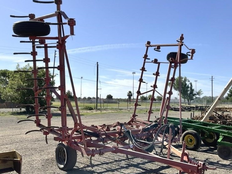 allis-chalmers-30'-fold-up-field-cultivator-image-1