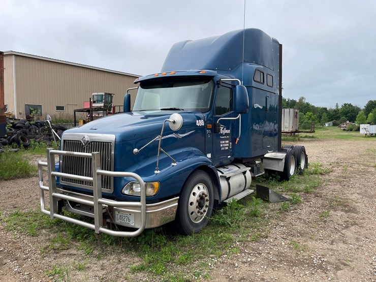 #1377-•-2006-international-9400i-6x4-sleeper-cab-semi-tractor-image-1