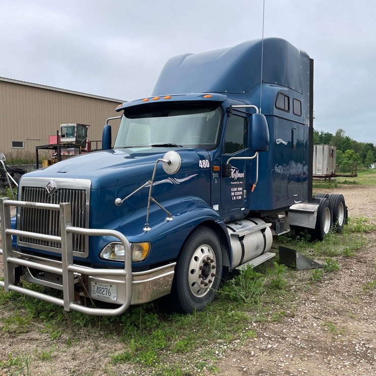 #1377 • 2006 International 9400I 6X4 Sleeper Cab Semi Tractor