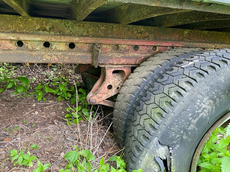 #1640-•-semi-trailer-with-contents-(no-title)-image-5