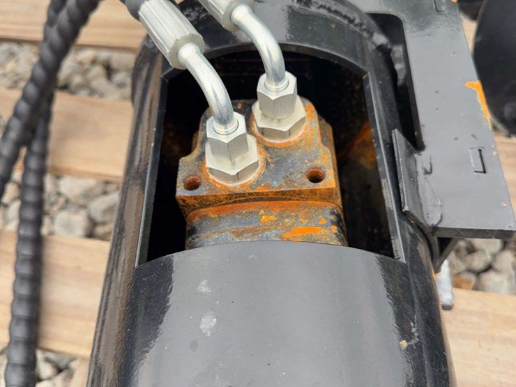 hydraulic-earth-auger-attachment-with-dual-augers-image-2
