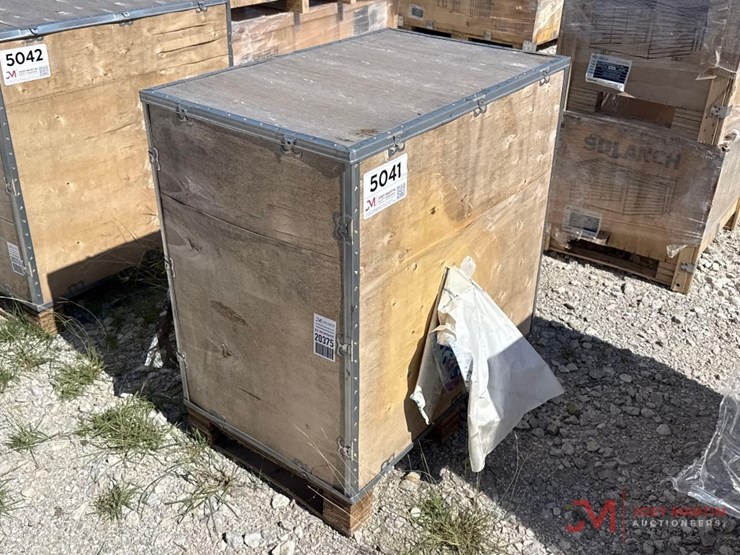 unused-gas-powered-chipper-/-shredder-image-2