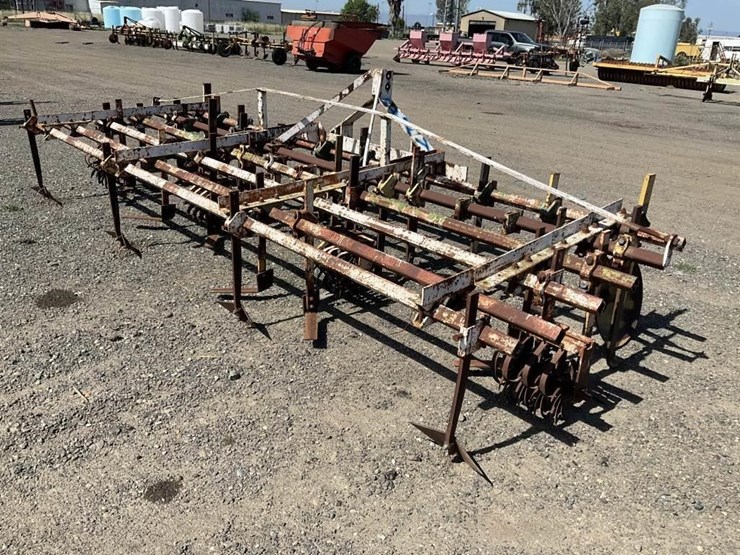 custom-3-pt-3-row-60"-cultivator-image-5