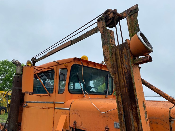 #1569-•-oshkosh-semi-tractor-image-20