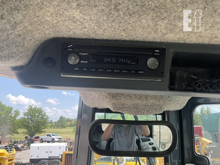 2016-deere-650k-lgp-image-13