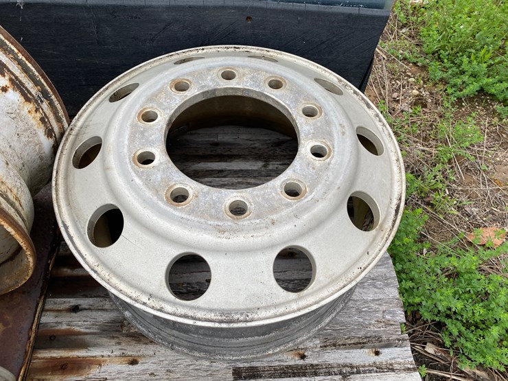 #1576-•-(14)-semi-trailer-rims-and-pile-of-scrap-metal-image-8