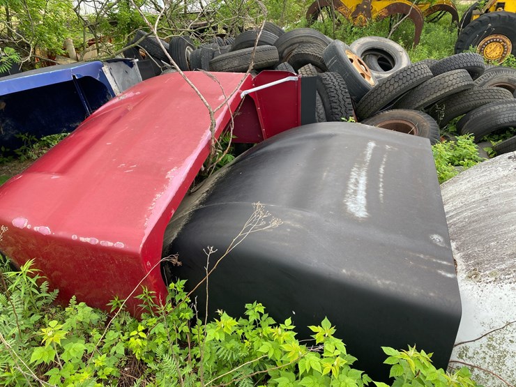 #1587-•-various-semi-tractor-hoods-and-wind-dams-image-5