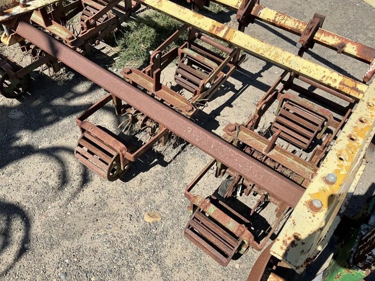 custom-3-pt-3-row-60"-bed-scratcher-image-12