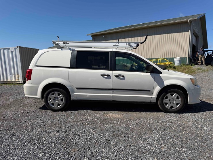 2013-dodge-caravan-image-6