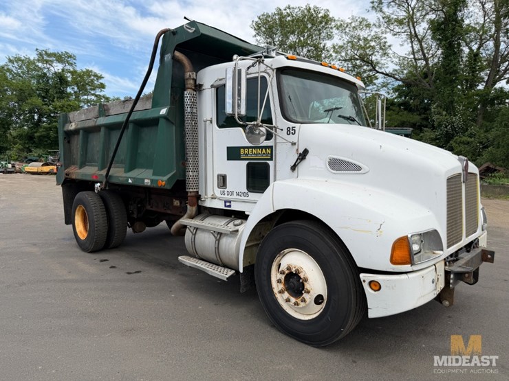 2001-kenworth-t300-image-44
