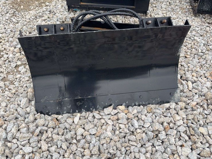 hydraulic-skid-steer-snow-blade-attachment-image-1
