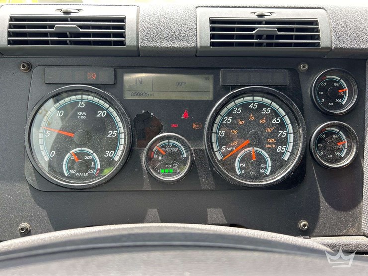 2016-freightliner-cascadia-132-image-17