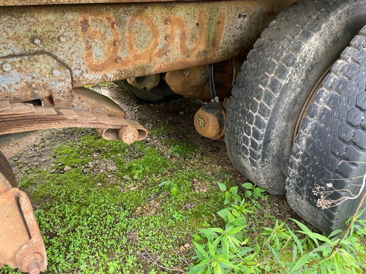 #1381-•-international-f-2674-tri-axel-dump-truck-image-30
