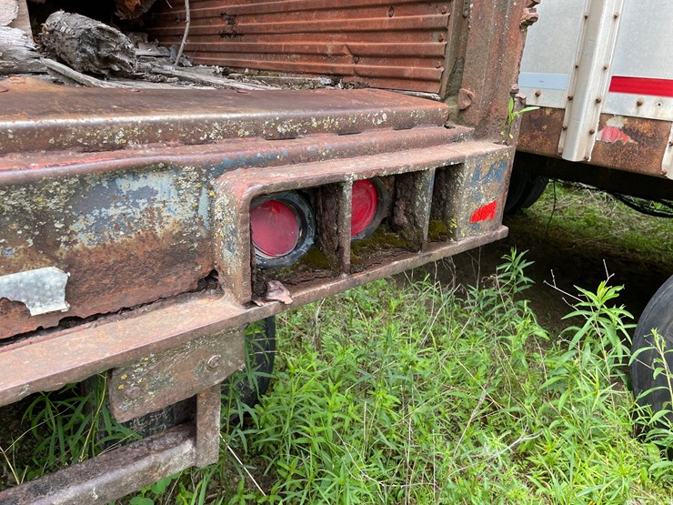 #1385-•-1974-gindy-semi-van-trailer-full-of-wood-image-17