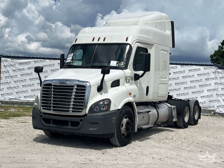 2016-freightliner-cascadia-132-image-1