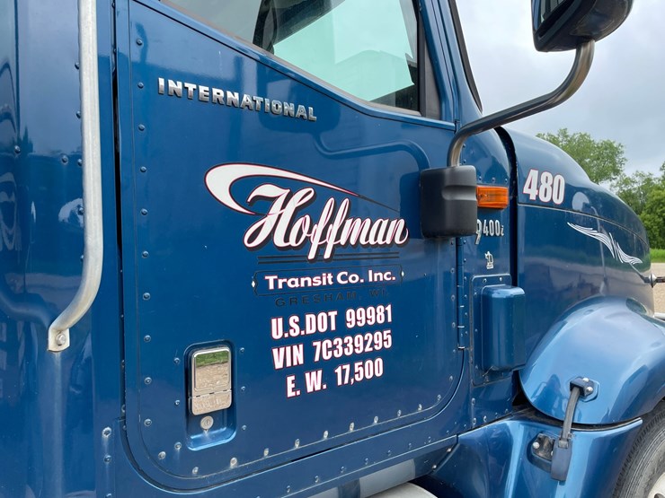 #1377-•-2006-international-9400i-6x4-sleeper-cab-semi-tractor-image-75
