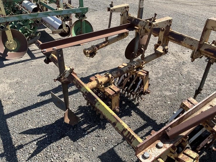 custom-3-pt-3-row-60"-rolling-cultivator-image-11