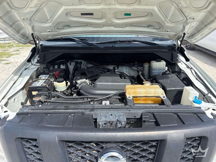 2017-nissam-nv2500hd-cargo-van-image-7
