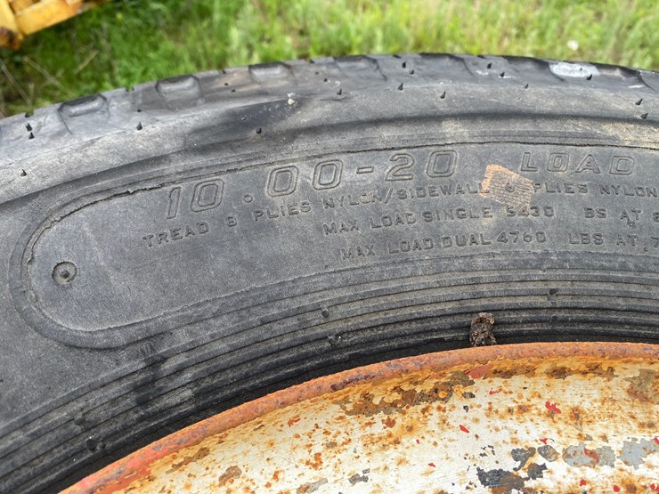 #1615-•-(8)-semi-tires-with-split-rims-image-7