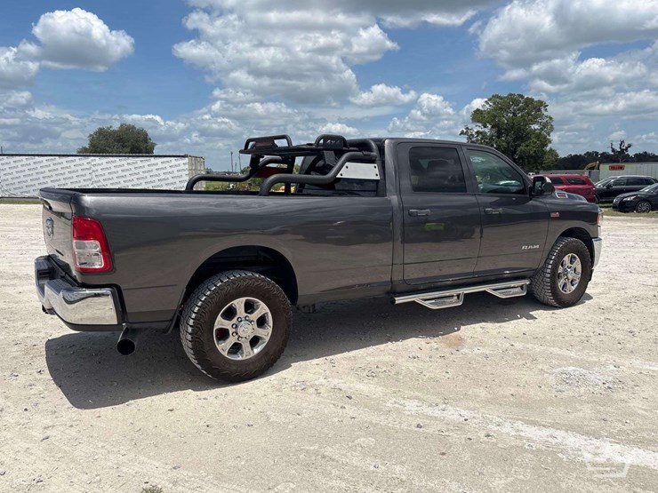 2020-dodge-2500-image-3