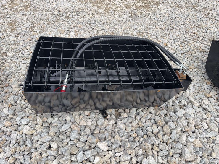 hydraulic-concrete-mixing-bucket-attachment-image-1