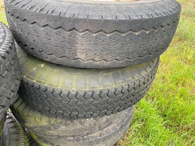 #1615-•-(8)-semi-tires-with-split-rims-image-8