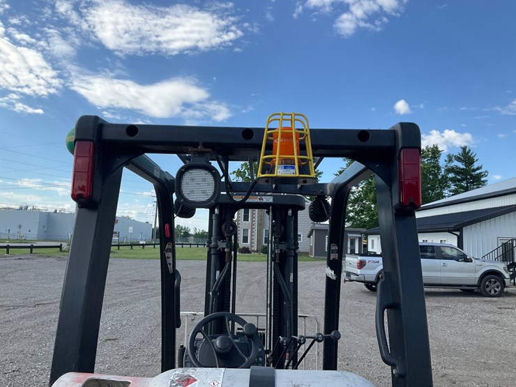 #1387-•-2013-yale-glc040sv-forklift-image-21