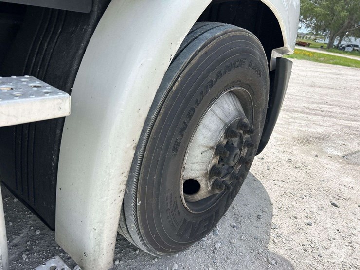 2016-freightliner-cascadia-132-image-49