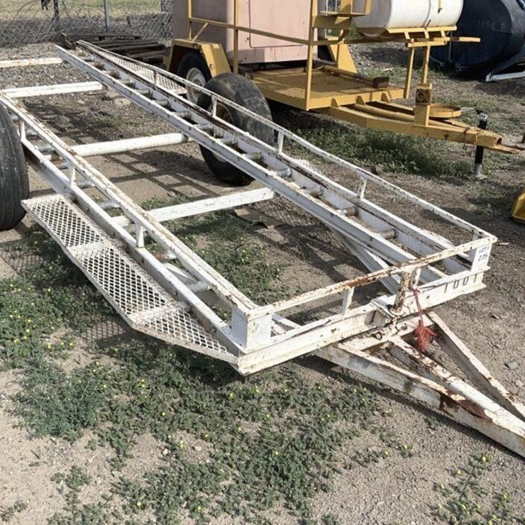 CUSTOM TRAILER