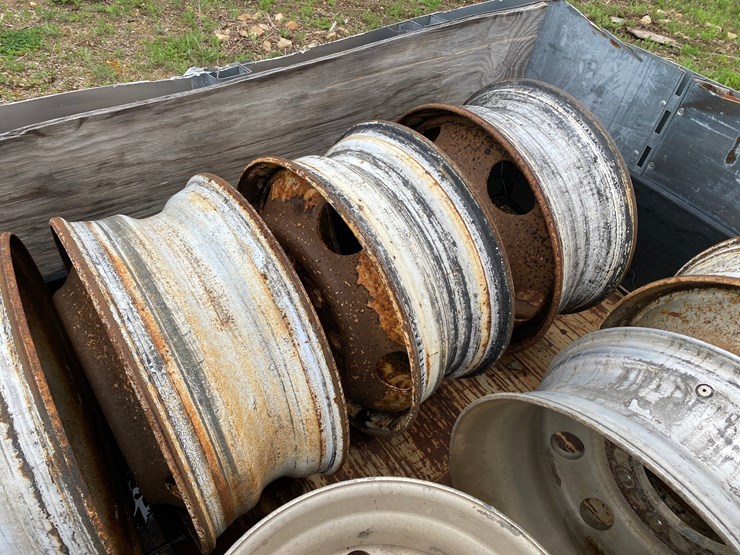 #1576-•-(14)-semi-trailer-rims-and-pile-of-scrap-metal-image-6