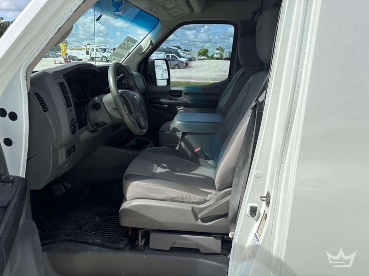 2017-nissam-nv2500hd-cargo-van-image-20