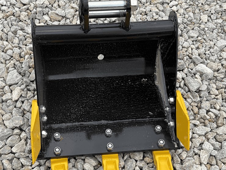 mini-excavator-toothed-digging-bucket-image-1