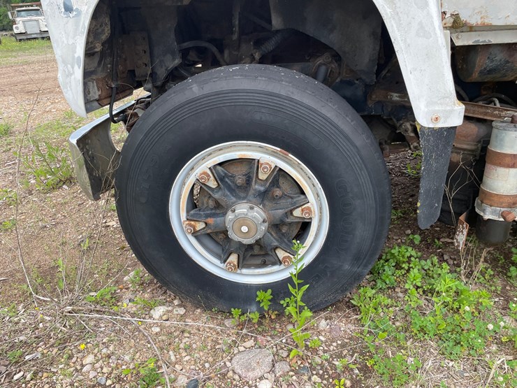 ford-9000-image-12