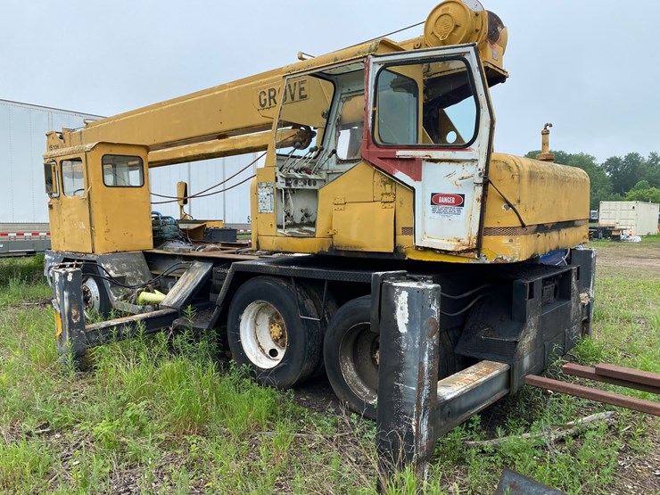 #1558-•-grove-15-ton-crane-image-4