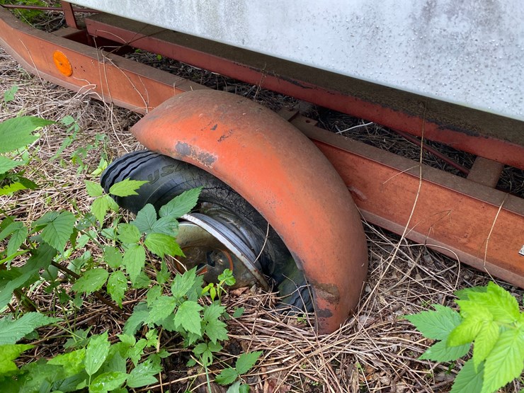 #1629-•-johnson-motors-fiberglass-boat-on-trailer-(no-title)-image-8